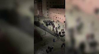 Hakkari'de Afife Kız Öğrenci Yurdu'nda öğrenciler su kesintilerini protesto etti