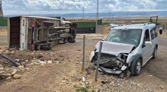 İddiaya göre Gaziantep Araban'da araçlar çarpıştı, 2'si ağır 5 kişi yaralandı