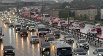 İstanbul'da yağışın da etkisiyle sabah saatlerinde trafik yoğunluğu