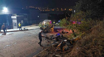 Karabük'te tekstil işçilerini taşıyan servis direğe çarptı, 3'ü ağır 6 yaralı