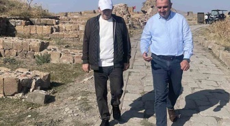 Kars Valisi Ziya Polat, Ani Örenyeri'nde kazı ve restorasyon çalışmalarını inceledi