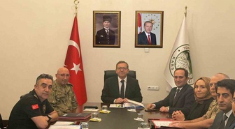 Kars Valisi Ziya Polat başkanlığındaki toplantıda okul ve sınır güvenliği ele alındı