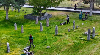 Kayseri Büyükşehir Belediyesi simge noktalarda temizlik ve çevre düzenlemesi yapıyor