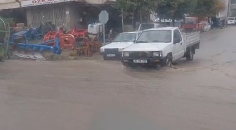 Kayseri Develi'de sağanak yollarda su birikintileri oluşturdu, sürücüler zorlandı