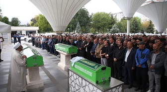 Kayseri Hacılar'da babasının kucağında başına taş düşen 3 yaşındaki çocuk defnedildi