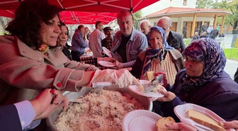 Kütahya'da Mevlânâ'nın doğumunun 819. yıl dönümünde pilav ve ayran ikram edildi