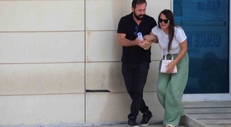 Manavgat'ta devrilen tırın altında kalan 2 kadından birinin cenazesini ablası aldı