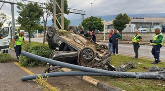 Manisa Yunusemre'de takla atan otomobilin sürücüsü Muhammed Efe Canbaz ağır yaralandı