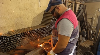 Ordu Büyükşehir Belediyesi 19 ilçedeki parklar için atölyelerinde malzeme üretiyor