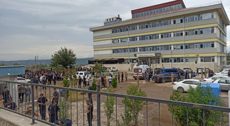 Osmaniye'de bir öğretmen, yeğeninin okul bahçesindeki silahlı saldırısında öldü
