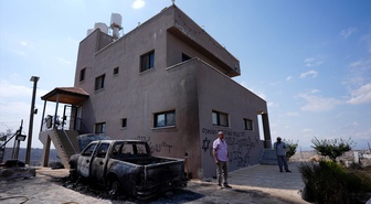 Ramallah'ta Filistinlilere ait traktör ve kamyon İsrailli gruplarca ateşe verildi