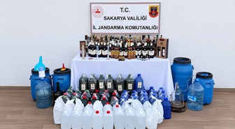 Sakarya Karasu'da sahte içki operasyonunda 400 litre etil alkol ele geçirildi