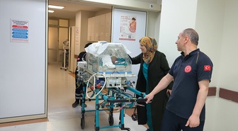 Siirt'te doğumsal kalp hastası 8 günlük bebek ambulans uçakla Ankara'ya sevk edildi.