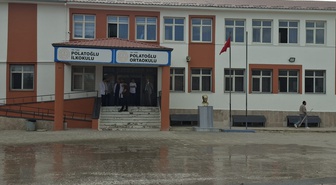Van Tuşba'da kız öğrencinin okula getirdiği pompalı tüfeği öğretmen ve veliler aldı