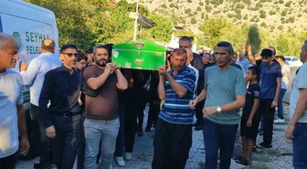 Adana Kozan'da trafik kazası sonrası ölen 17 yaşındaki çocuk toprağa verildi