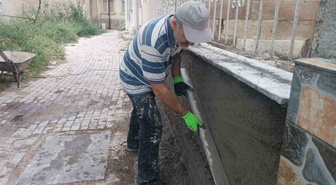 Afyonkarahisar Bolvadin'de cami imamı, Hacı Mahmut Camii'nin tadilatını kendi yaptı