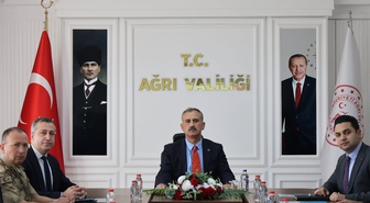 Ağrı'da eğitim güvenliği toplantısı Vali Önder Bozkurt başkanlığında yapıldı