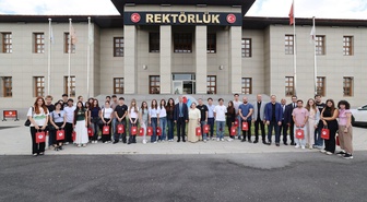AİÇÜ'de Kültür Muhafızları projesinde farklı ülkelerden öğrenciler Rektörle buluştu