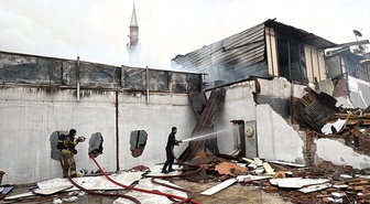 Ankara Altındağ'da yıkılan dükkanda çıkan yangın yan taraftaki metruk dükkana sıçradı