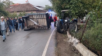 Balıkesir İvrindi Karaçepiş'te traktör römorku devrildi, 23 kişi yaralandı