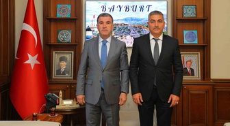 Bayburt'un yeni İl Emniyet Müdürü Karaduman, Vali Eldivan'ı makamında ziyaret etti