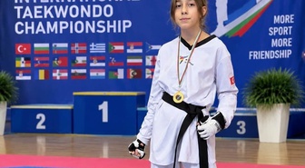 Bilecikli Zeynep Acar, 495 sporcunun katıldığı Dupnitsa Open'da altın madalya kazandı.