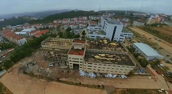 Boyabat'ta kullanılmayan eski hastanenin yıkımı başladı, bir aydan uzun sürecek