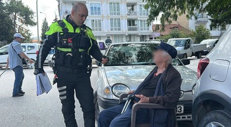 Burdur'da 85 yaşındaki sürücü kızının ihbarıyla trafikte durduruldu