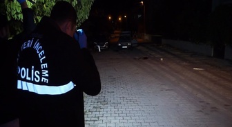 Burdur Gölhisar'da küreklerin kullanıldığı kavgada 2 otomobil zarar gördü
