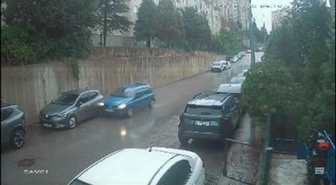 Bursa Osmangazi'de kontrolden çıkan otomobil ters döndü, sürücü ile 2 kişi yaralandı