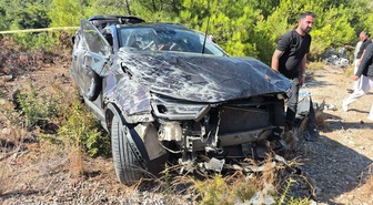 Datça'da otomobil bariyer ve elektrik direğine çarptı, 1 kişi öldü, 3 kişi yaralandı