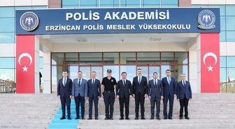 Erzincan Valisi Aydoğdu, Emniyet Müdürü Doköz'e iade-i ziyarette bulundu