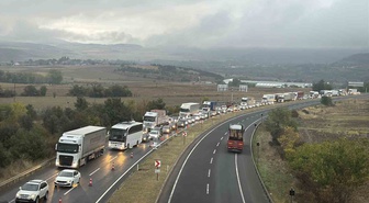 Eskipazar Kemikli rampalarında yol çalışması İstanbul yönünde uzun kuyruk oluşturdu
