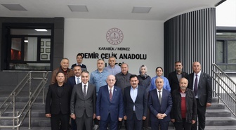 İsmail Kahraman, Karabük'te okuduğu liseyi ziyaret edip diploma defterini inceledi