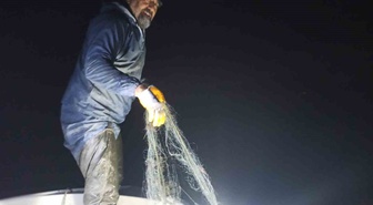 Isparta Eğirdir'deki Kovada Gölü'nde yaklaşık 600 metrelik kaçak ağa el konuldu