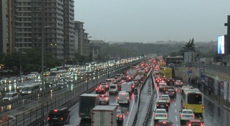 İstanbul'da akşam saatlerinde trafik durma noktasına geldi, yoğunluk yüzde 85 oldu