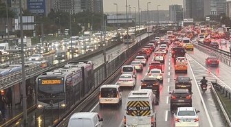 İstanbul'da akşam saatlerinde trafik yoğunluğu yüzde 85'e çıktı