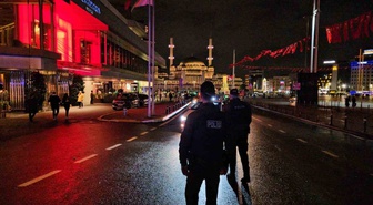 İstanbul'da 'Huzur İstanbul' denetiminde Taksim'de GBT ve araç kontrolü yapıldı