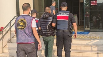 İzmir Selçuk'ta 60 suçtan aranan şahıs JASAT operasyonuyla yakalandı