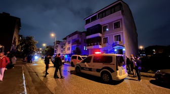 İzmit'te temel kazısı sonrası toprak kayması 2 binanın boşaltılmasına neden oldu