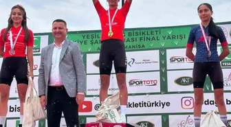 Kayserili bisikletçiler Manisa'daki finalde U17'de Türkiye şampiyonluğu kazandı