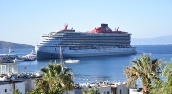Muğla Bodrum'a yanaşan Scarlet Lady'den 2 bin 603 turist indi