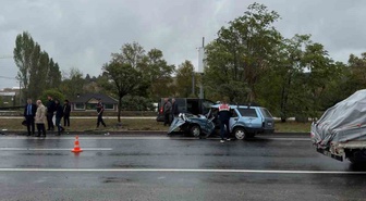 Orhangazi istikametinde otomobil ile minibüs çarpıştı, 1 kişi hayatını kaybetti