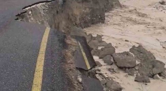 Sakarya Geyve'de Karaçay Deresi'nin hızlı suları yolun bir bölümünü çökertti