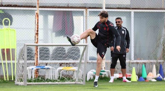 Sivasspor, milli arada İsmet Taşdemir yönetiminde çift antrenman yaptı