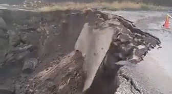 Tokat Pazar'da sağanak sonrası heyelan Ocaklı köyü yolunu çökertti