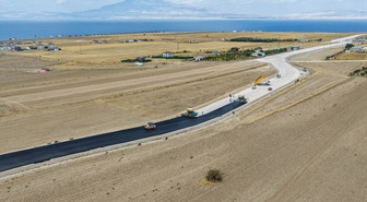Van Gölü Sahil Yolu'nda 50 kilometrelik kesintisiz ulaşım için çalışma sürüyor