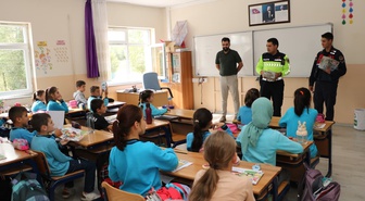 Bayburt'ta Konursu Köyü İlkokulu öğrencilerine trafik güvenliği eğitimi verildi