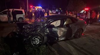 Bilecik Osmaneli'de otomobil tıra çarptı, kazada 5 kişi yaralandı