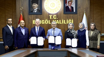 Bingöl'de Vali Çelik başkanlığında 3 okula oyun ve spor tesisi protokolü imzalandı
